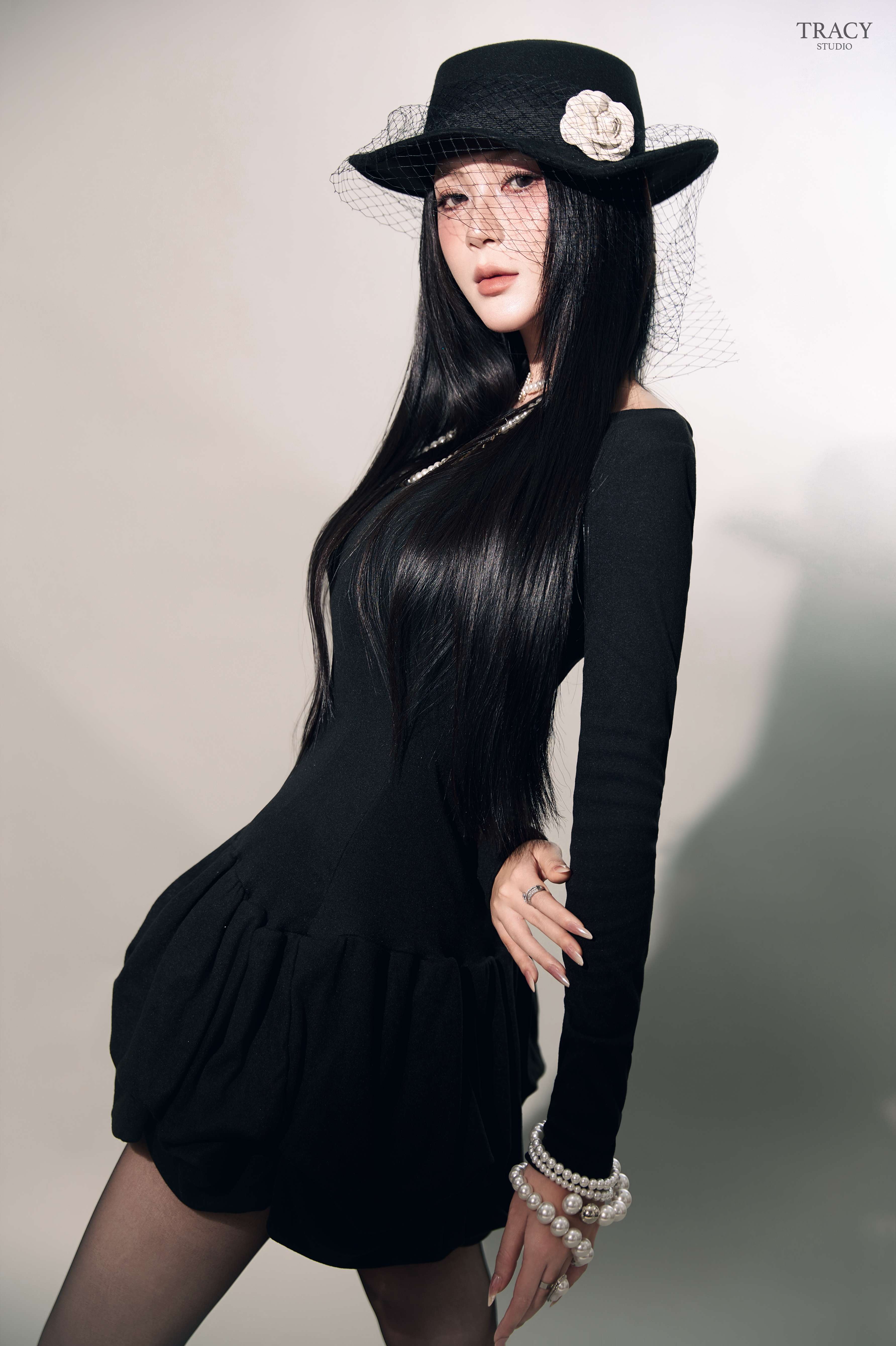 frontend/img/gallery/concept-cool-ngau-slay/tracy-studio-chup-concept-slay-basic-nong-hang-black (4).jpg